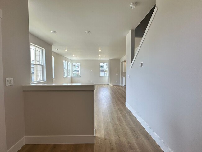 Building Photo - Brand New 5 Bedroom Home in Bull Mountain ...