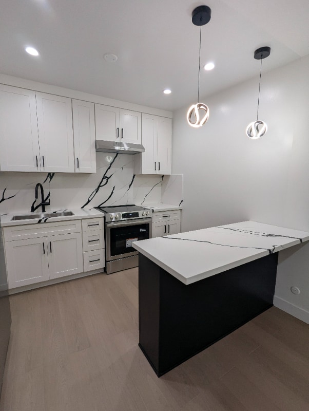 Building Photo - 11030 Moorpark St