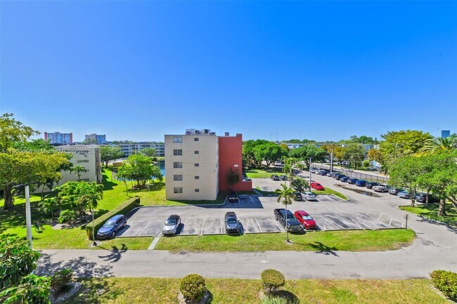 Building Photo - 1770 NE 191st St