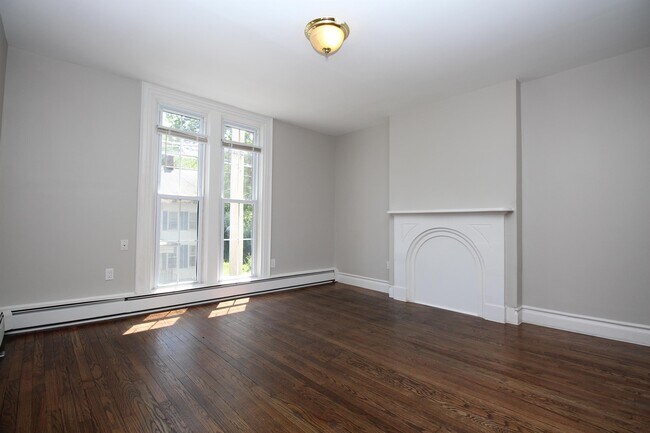 Building Photo - 73-77-77 W Thames St
