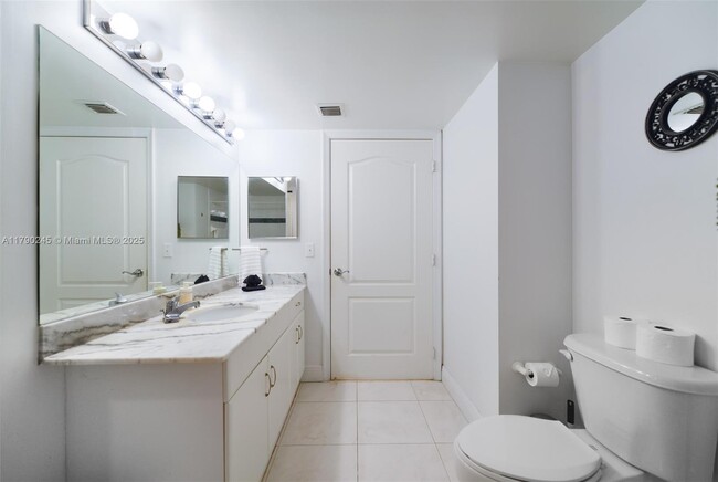 Building Photo - 1200 Brickell Bay Dr