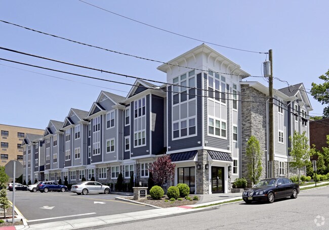 Primary Photo - 313 Woodland