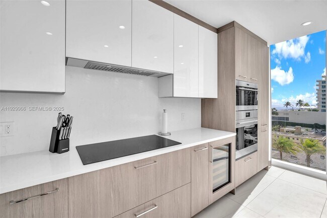 Building Photo - 151 N Seabreeze Blvd