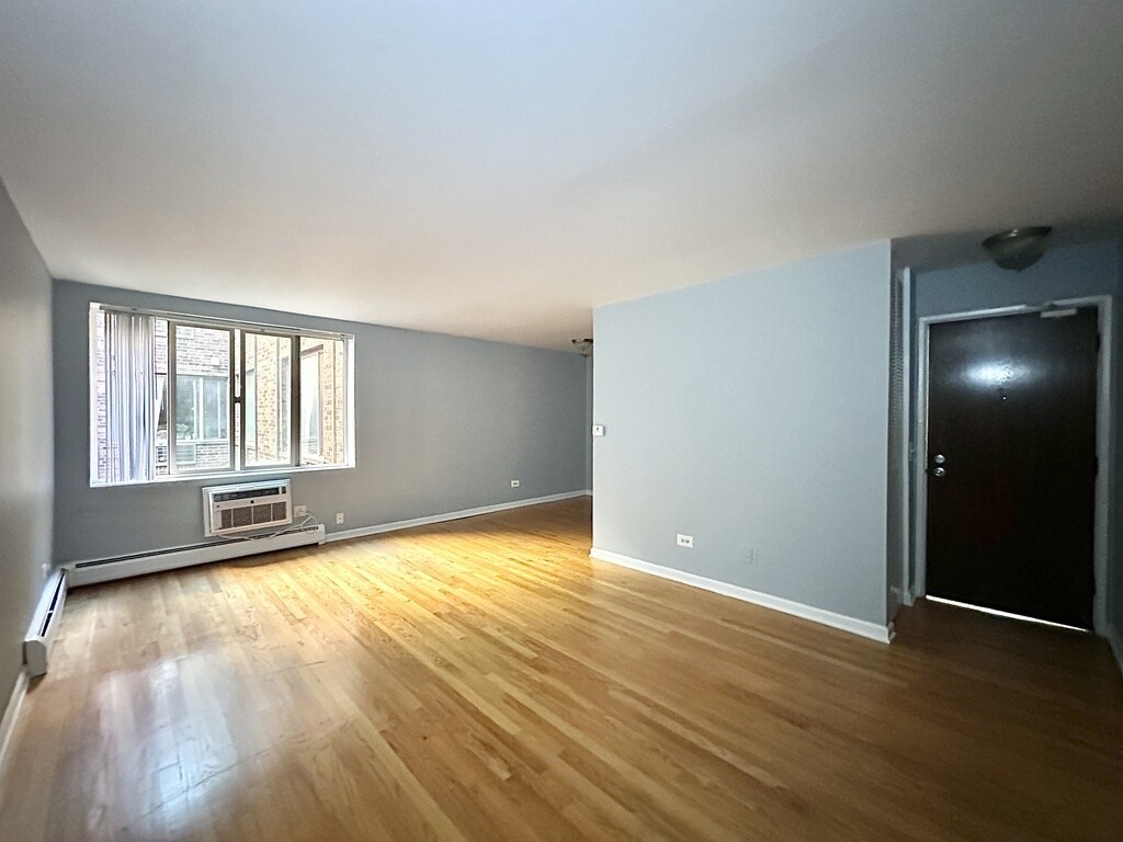 Building Photo - 5820 N Sheridan Rd