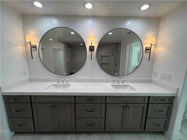 Building Photo - Stunning Lakefront Retreat in Gated Canyon...