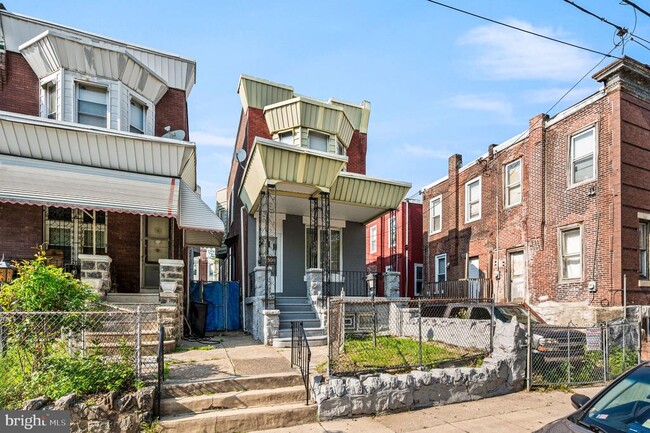 Building Photo - 5011 Larchwood Ave