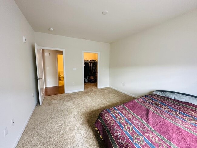 Building Photo - 1204 Peter's Farm Way