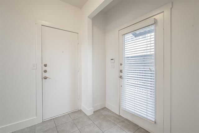 Building Photo - 6051 Ross Ave