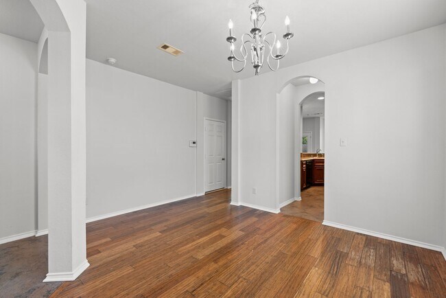 Building Photo - Spacious 3-Bedroom Home in Lakeshore with ...