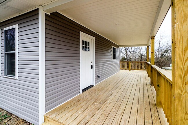 Building Photo - 3 bedroom, 2 bathroom home available in La Grange; Oldham County School District!