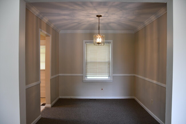 Building Photo - 181 St James Dr