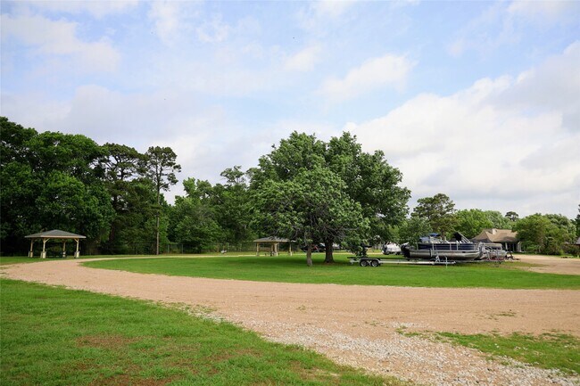 Building Photo - 9948 Twin Shores Dr