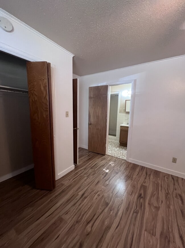 Building Photo - 735 NW 5th St