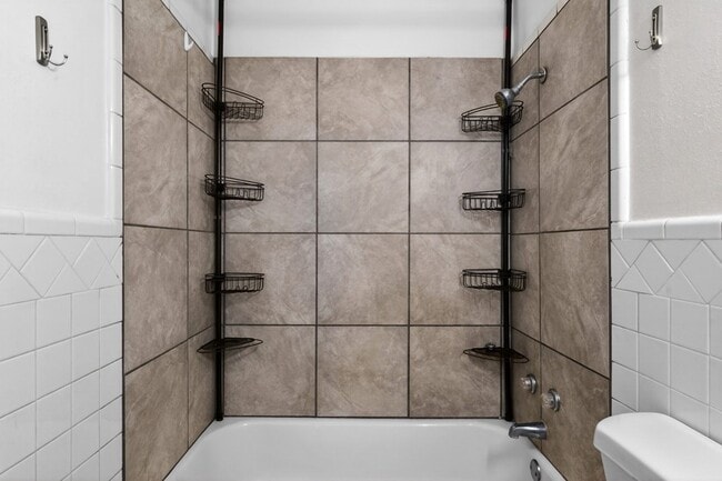 Building Photo - 2011 W 16th St