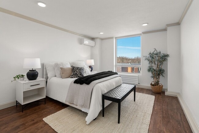 Building Photo - APARTMENT