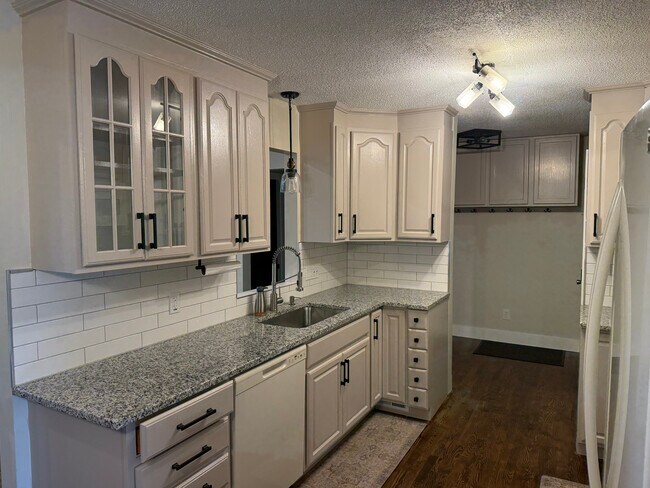 Building Photo - 15350 Drexel Way