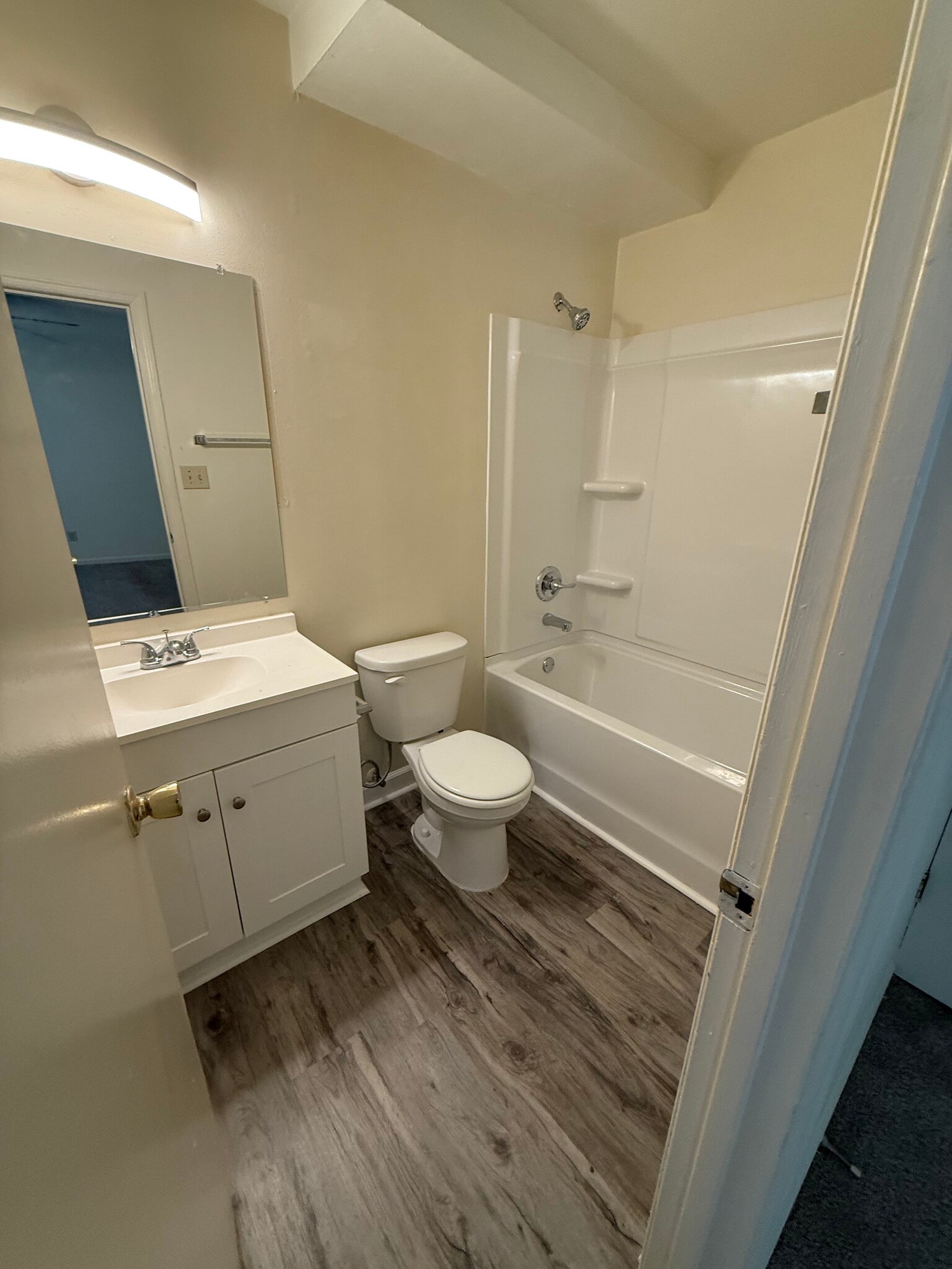 Building Photo - 586 Franklin St