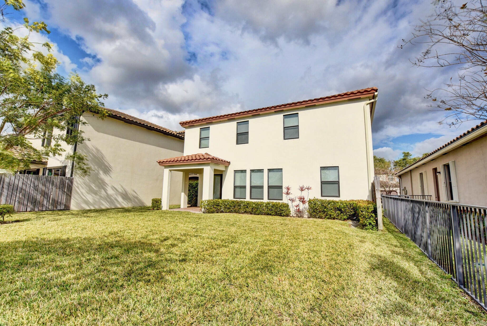 Building Photo - 8885 Sea Chase Dr