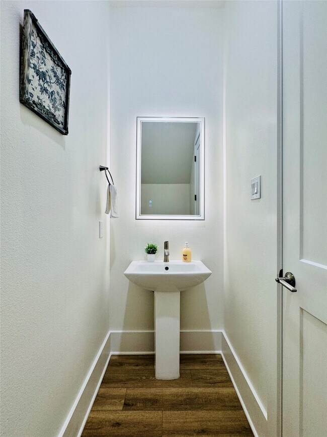 Building Photo - 225 Noras Ln