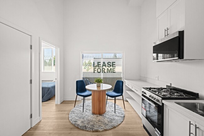 Building Photo - 4348 Woodlawn Ave