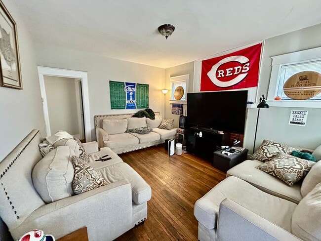 Building Photo - UK STUDENTS — LIVE RIGHT ACROSS FROM KROGER FIELD!