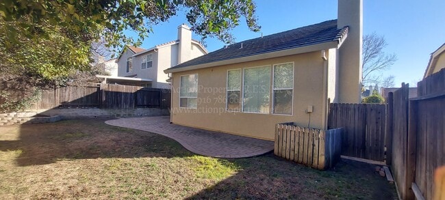 Building Photo - Rocklin  Highland Park  3 bedroom 2 bathroom, Great Room Floor Plan with Tile Flooring,  Fenced Yard