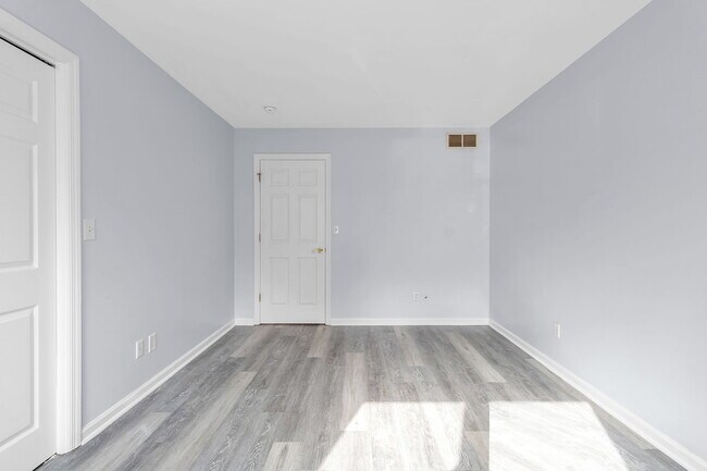 Building Photo - 5938 Newhouse Rd