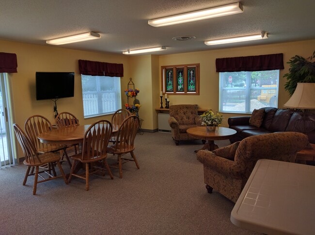 Building Photo - Salzer II Apartments