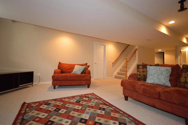 Building Photo - 4BR/3.5BA | Newly Renovated Single Family Home | Large Home is Desirable Pine Run!  Best of Mason