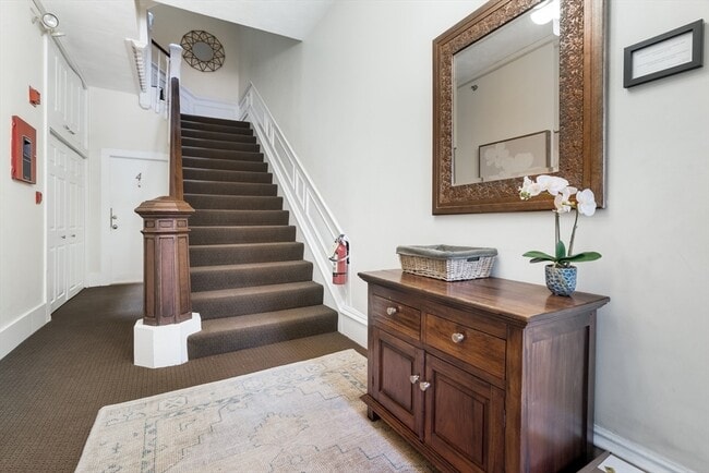 Building Photo - 389 Beacon St