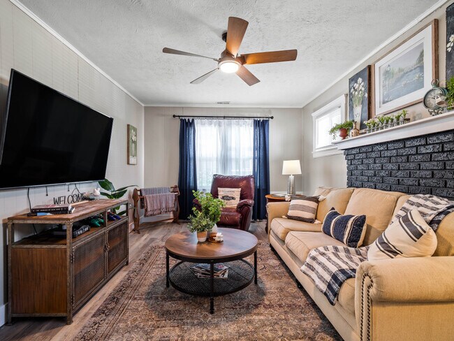 Building Photo - 971 Hayes Ave