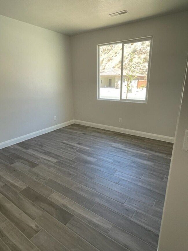 Building Photo - 2446 S 630 W