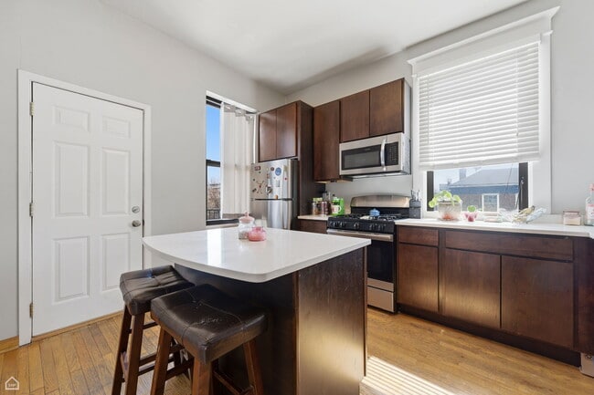 Building Photo - 3811 N Southport Ave