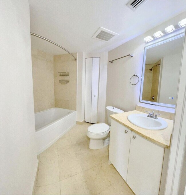 Building Photo - 19900 E Country Club Dr