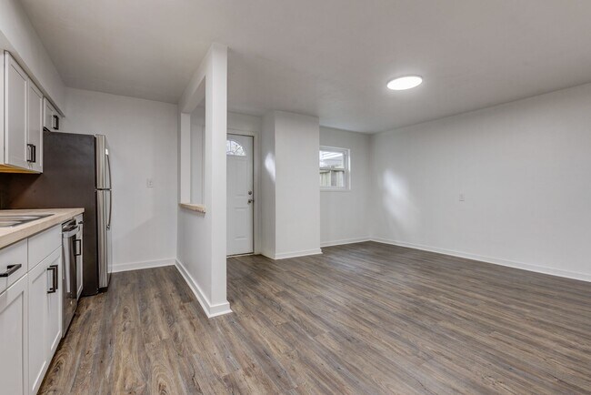 Building Photo - Available August 2026 - Fully Renovated 2 Bedroom in AMAZING Location!!