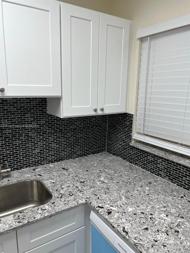 Building Photo - 1300 Moffett St