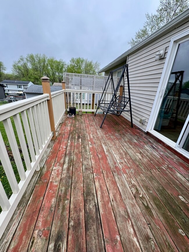 Building Photo - 5556 N Thornwood Ave