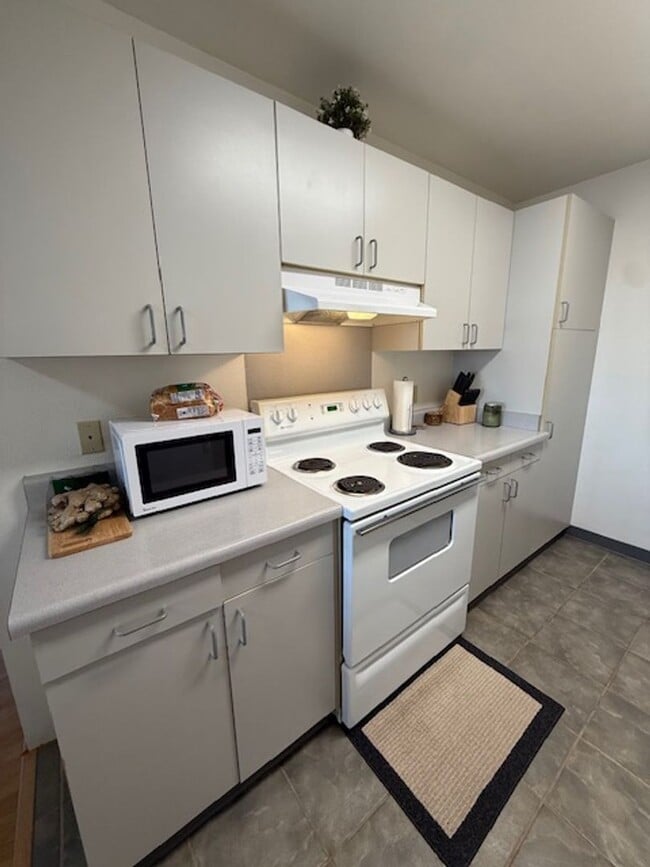 Building Photo - Pae Ko Gardens 2 Bedroom 1 Bath 2 assigned...