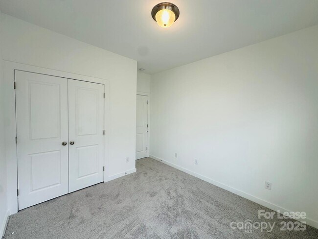 Building Photo - 2233 Noble Townes Wy