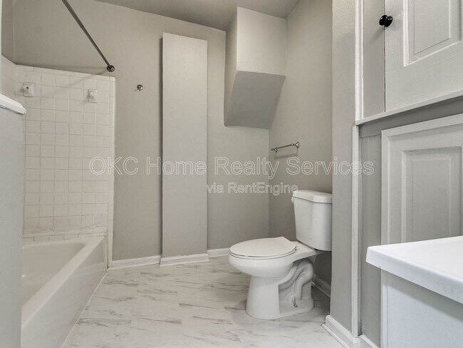 Building Photo - 1740 NW 11th St