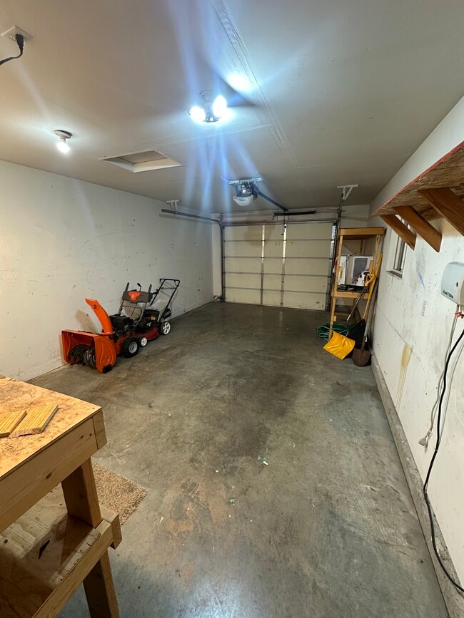 Building Photo - 907 Di Maggio Dr