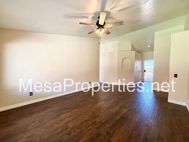 Building Photo - 16481 Silica Dr