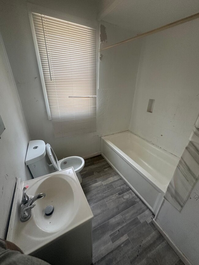 Building Photo - 7400 Mansfield St