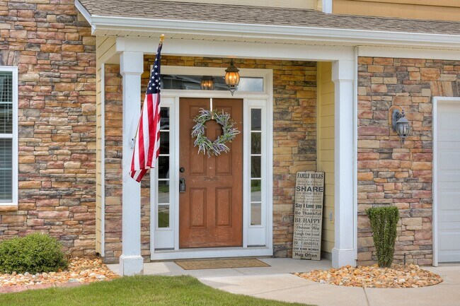 Building Photo - 5458 Everlook Cir