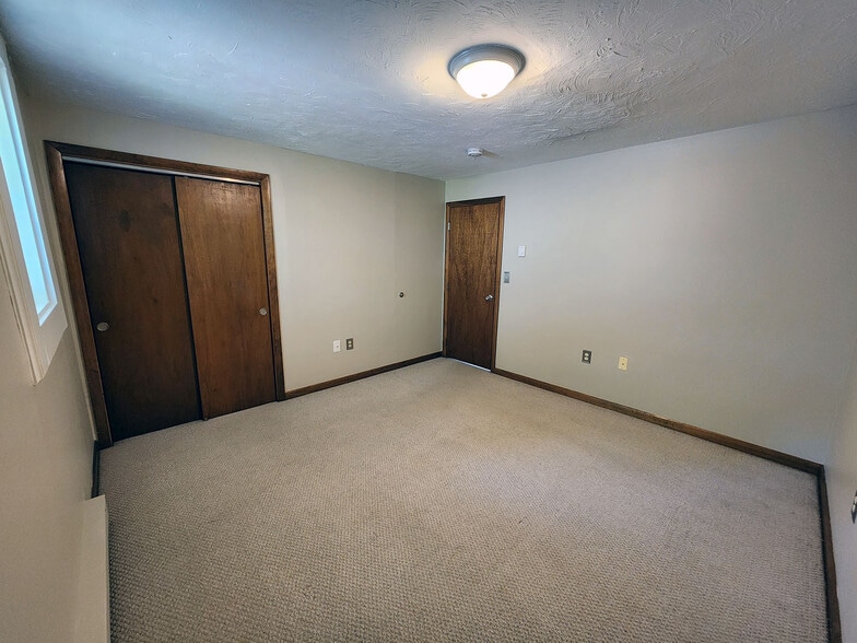 Building Photo - 216 5th St