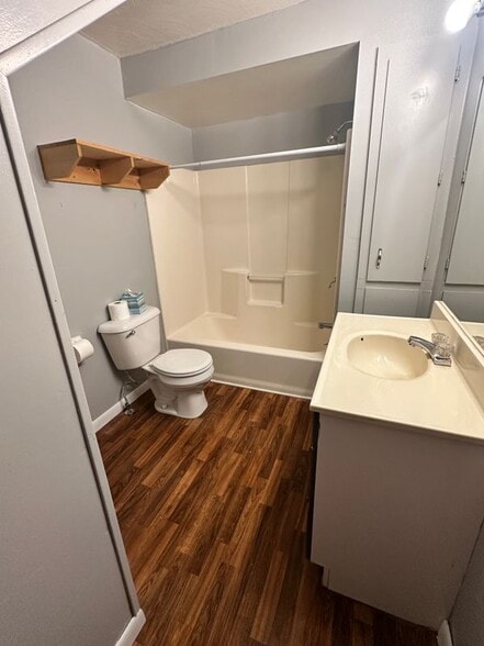 Building Photo - 5854 Hayes Rd