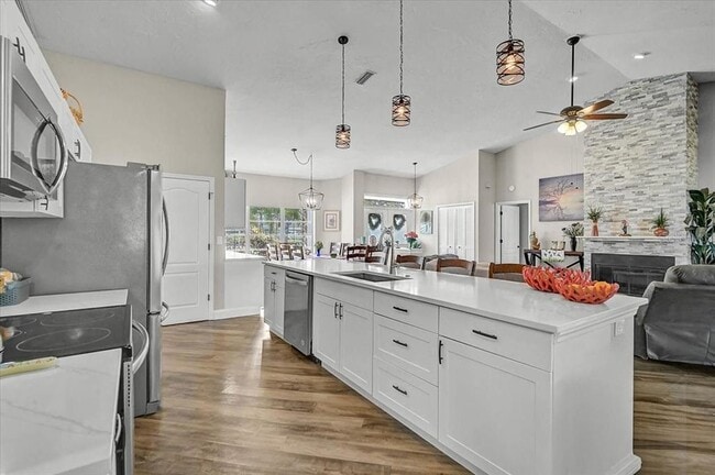 Building Photo - 4427 Highland Oaks Cir