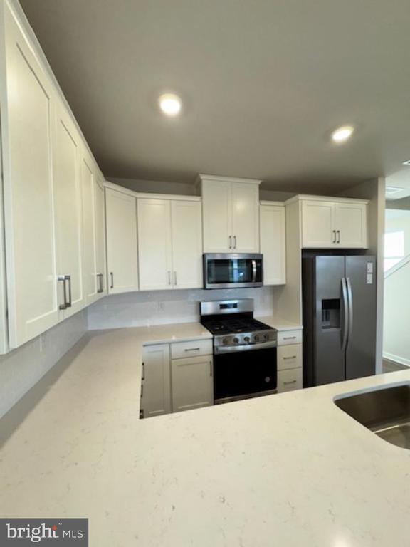 Building Photo - 701 Platinum Dr