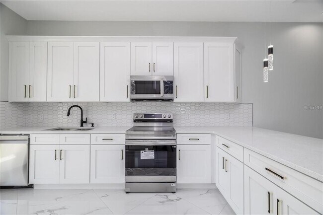 Building Photo - 20 Pine Hill Ln