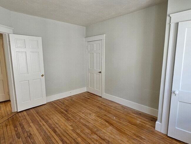 Building Photo - 169 Perry Ave